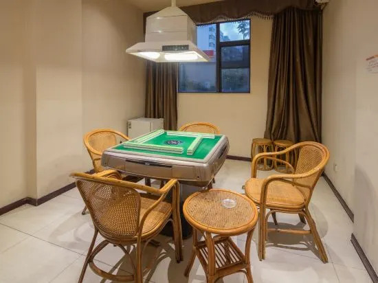 Hualv Chain Hotel (Zhuhai New Yuanming Palace)