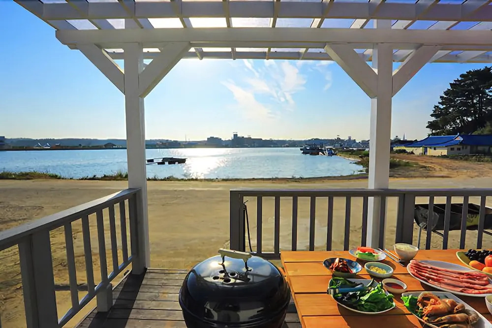 Anmyeondo Beach White House Pension