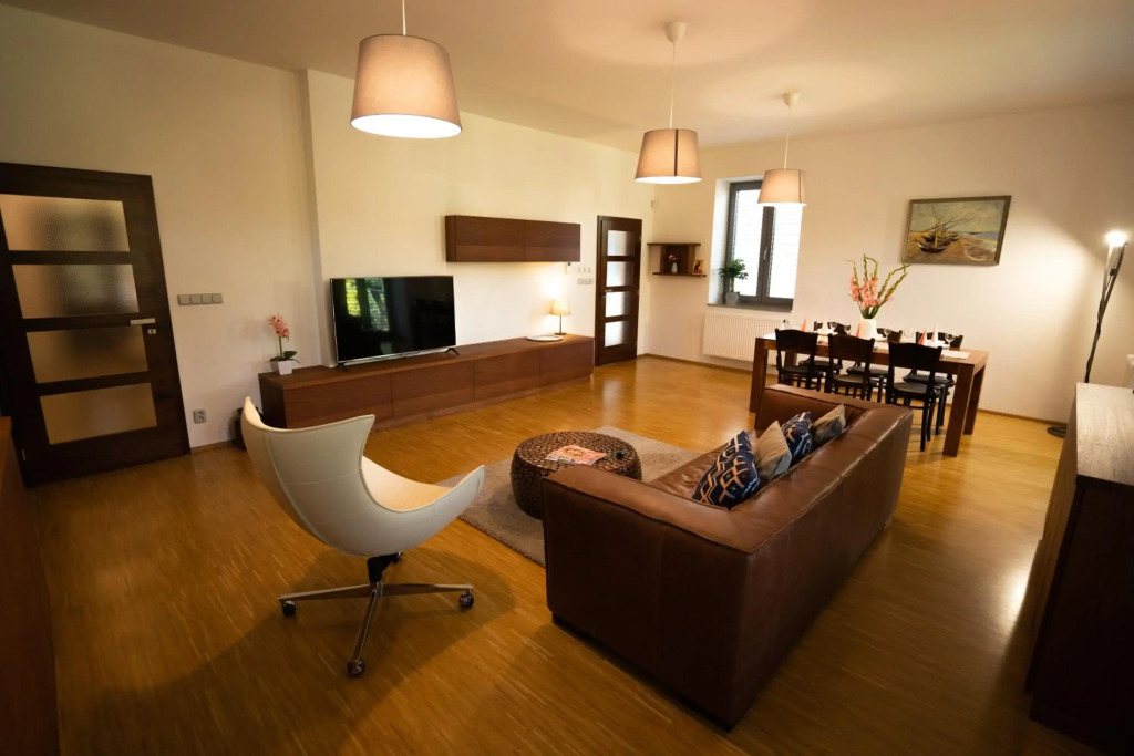 Black Field Apartment