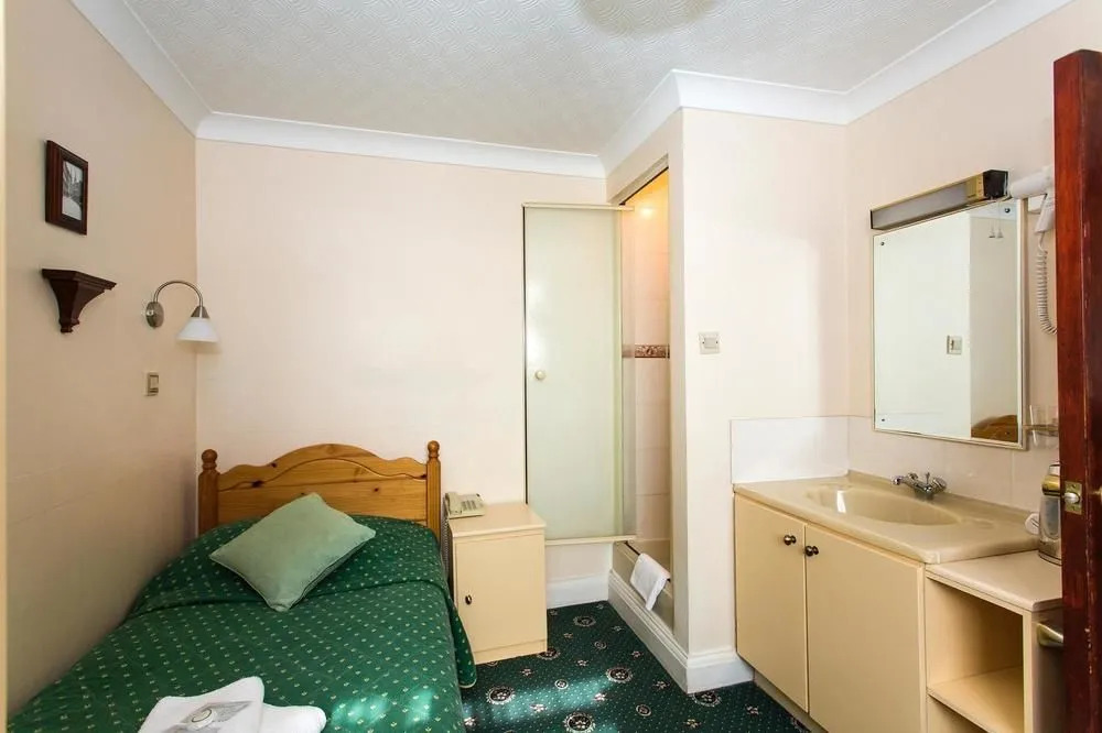 Old Ridgeway Hotel