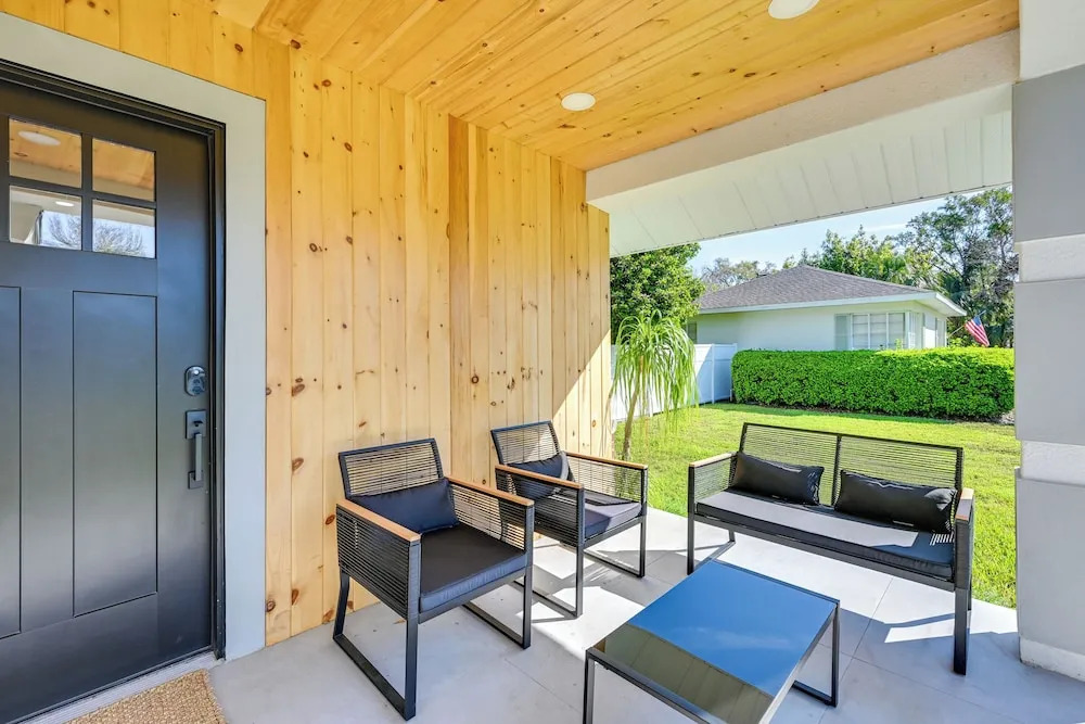 Modern Lakeland Golf Retreat w/ Putting Green