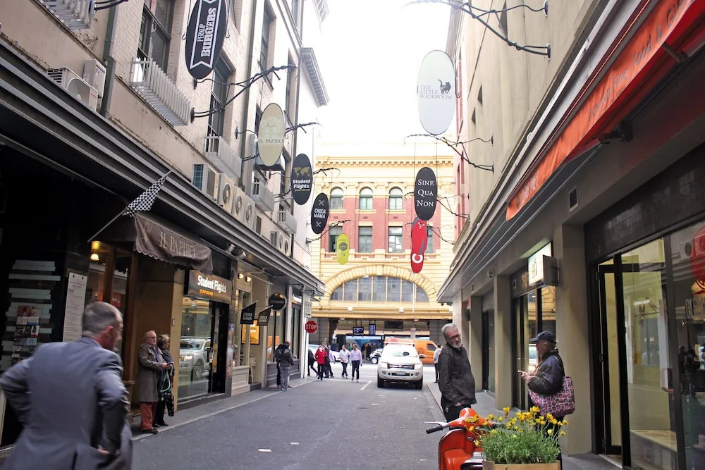 Melbourne City Chic - Degraves Lane, Parking, Lift