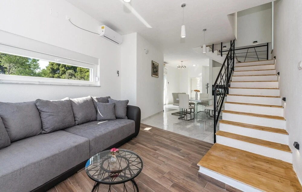 Four-Bedroom Holiday Home In Sibenik