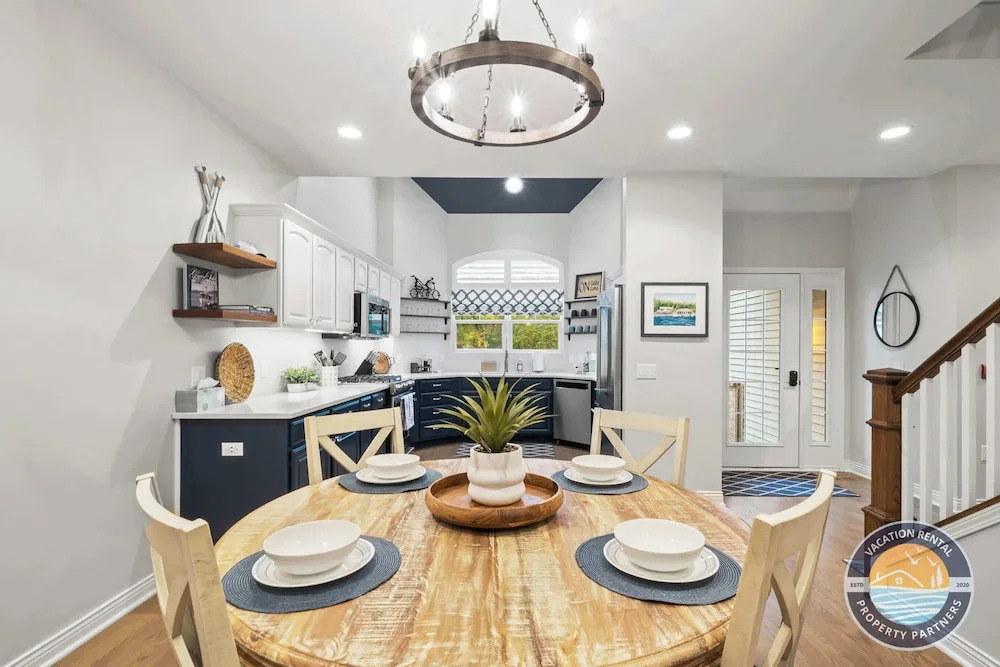 Pool, Beach Walk & Lake Views in Fontana