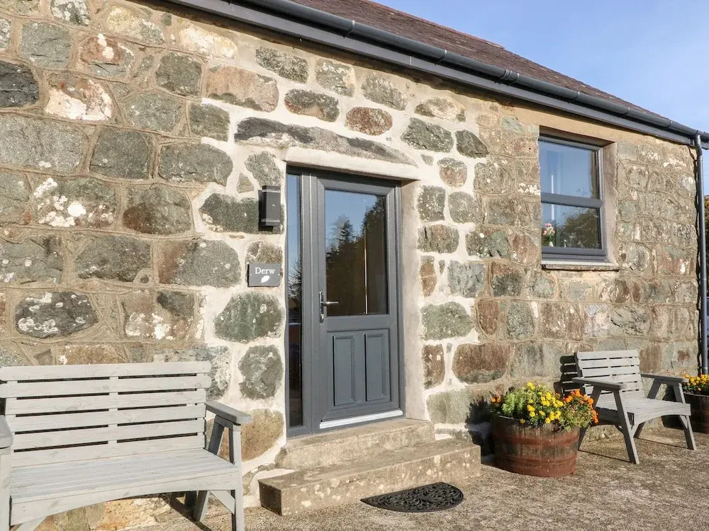 Tyddyn Sianel - Derw
