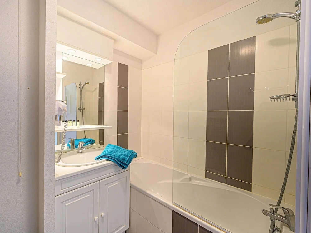 Spacious Stay for Two Near Vannes
