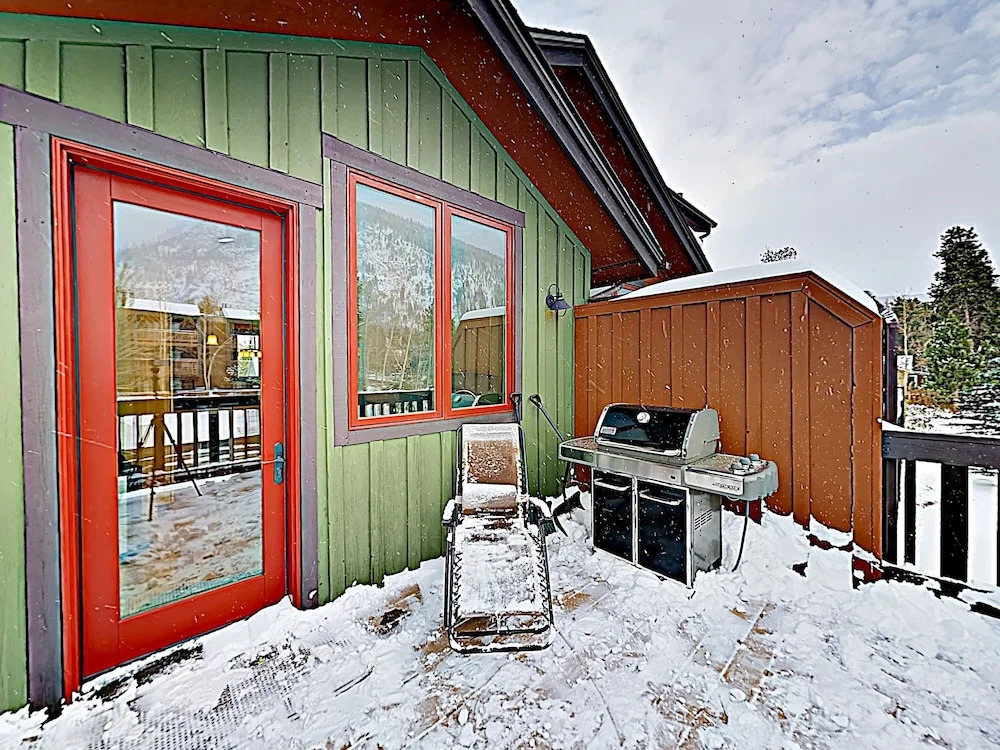 New Listing! Huge Townhome W/ Private Garage 4 Bedroom Townhouse