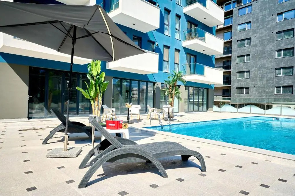Color Studios in Nord10 - Pool & playground