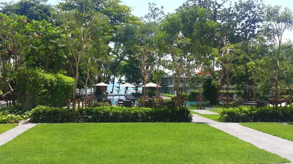 Luxury Large One Bedroom Seaview Serviced Apartment at Wongamat, Pattaya