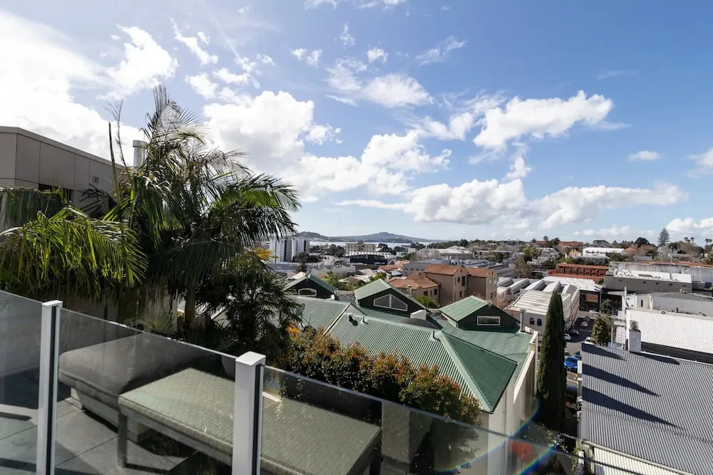 Designer Three Bedroom Home with Harbour Views