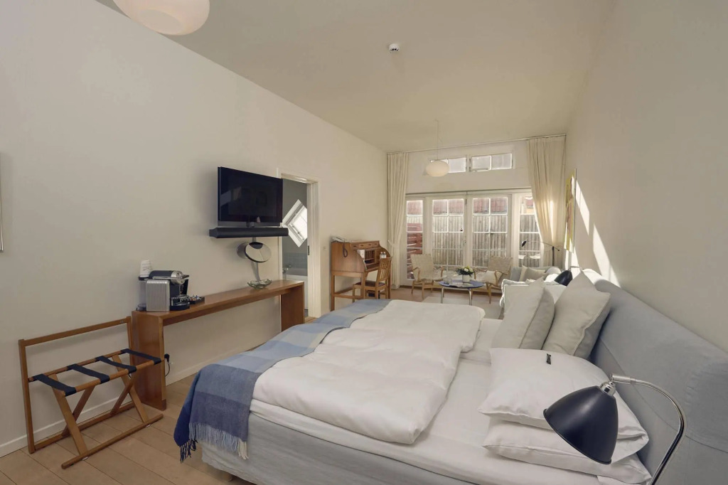 Ruths Hotel