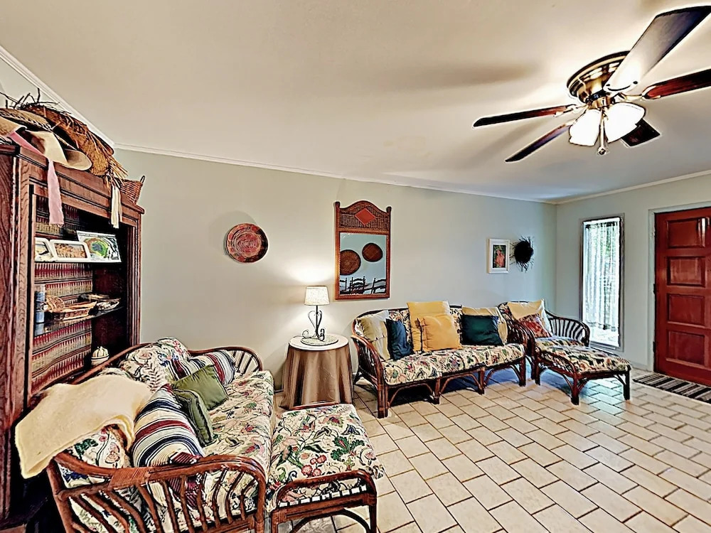 Private Beach Direct Water Views 4BR by RedAwning