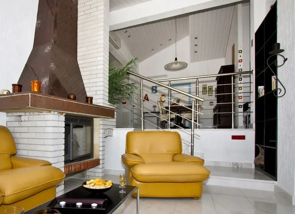 Luxury apt w Pool, 3 Balconies, Terrace & sea View