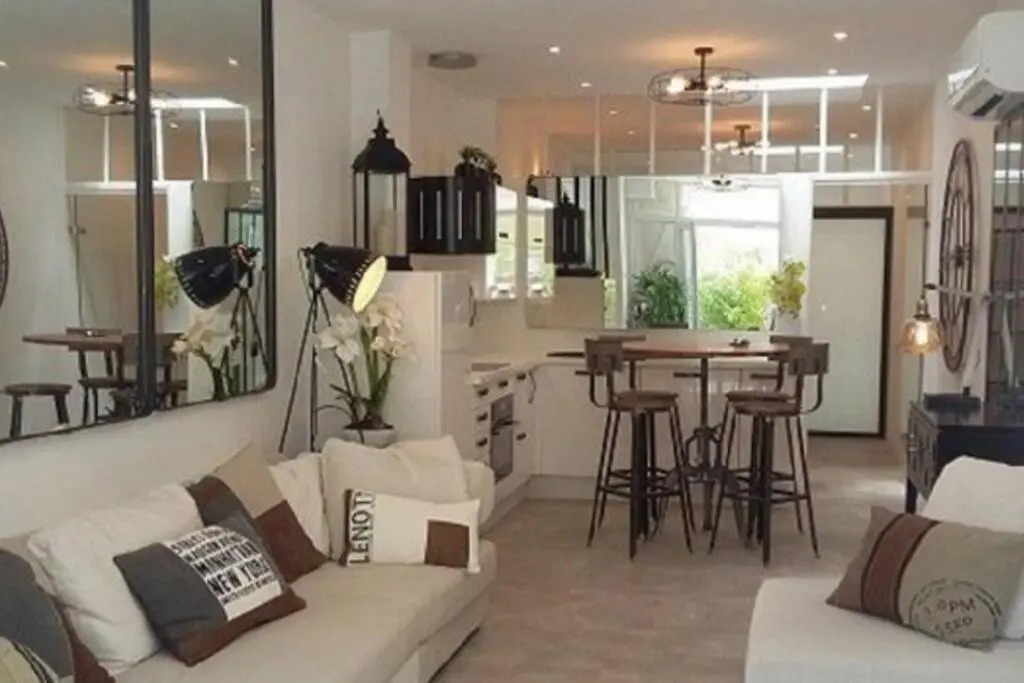 BANDOL Magnifique appartement en RDC cour sans vis à vis 5mn plage