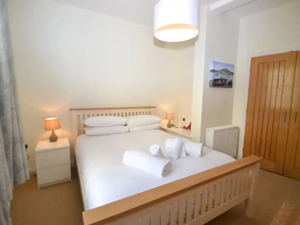 Apartment in 19th-century Building With Communal Garden in Dartmouth