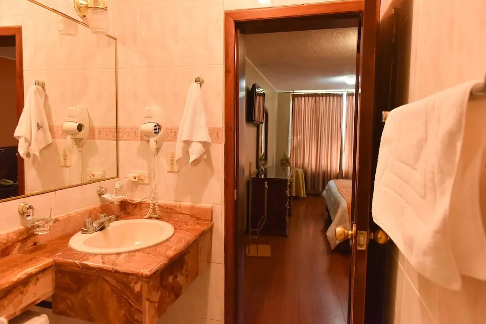Hotel Makroz