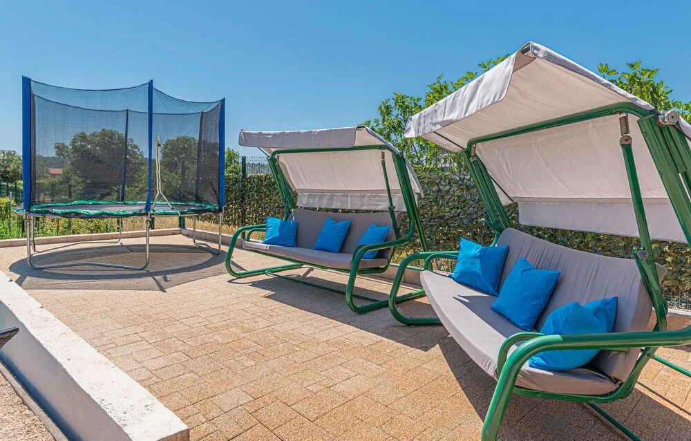 Nice Home in Pirovac With Wifi and 4 Bedrooms