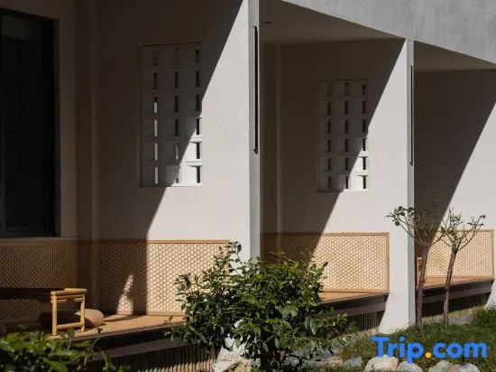 Yue Man · Riverside Homestay (Xiangxi Street Store, Muyu Town, Shennongjia)