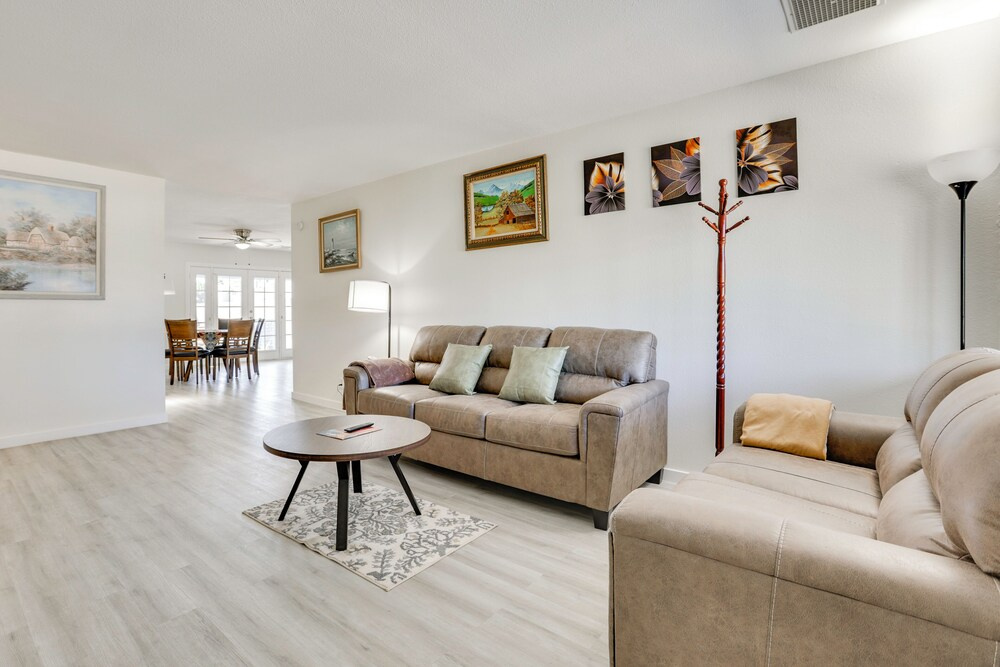 Near Innovation Corridor: Phoenix Home w/ Patio
