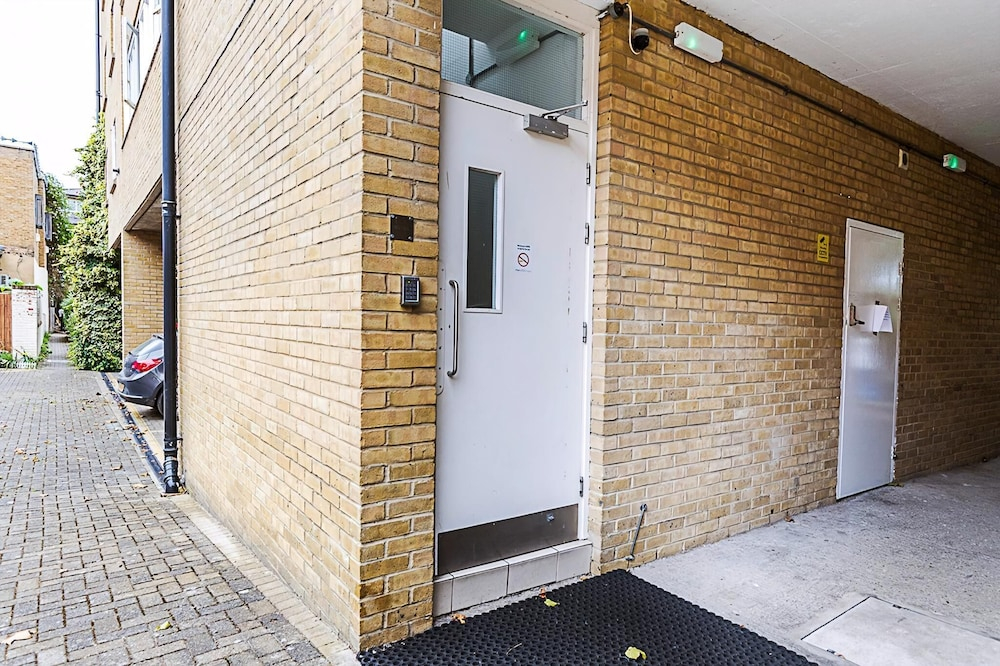 Tranquil 2 Bedroom Apartment in East London