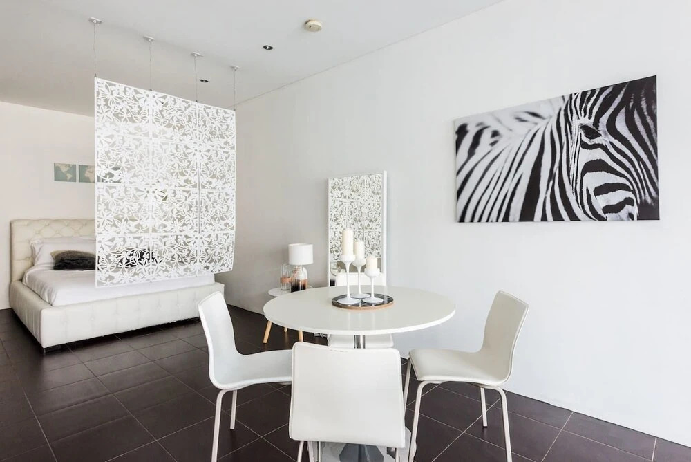 Executive Two Bed Penthouse Studio in the City