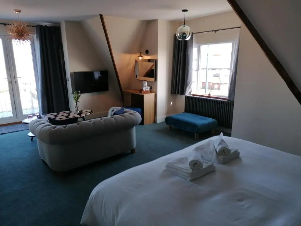 Marine Lodge