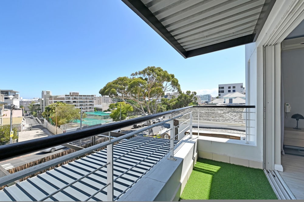 5 Bed House Pool Fresnaye Sea Point
