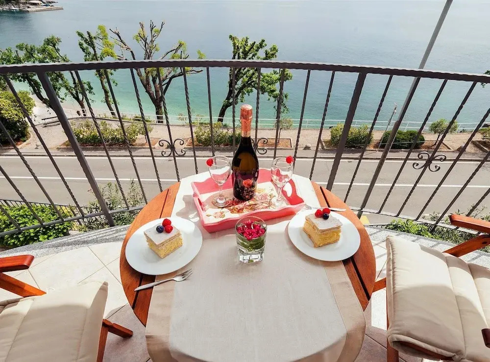 Splendid Beachfront Medveja Apartments