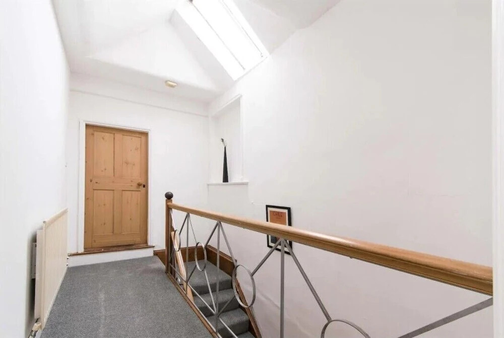 Modern Spacious 4 Bed House with WiFi