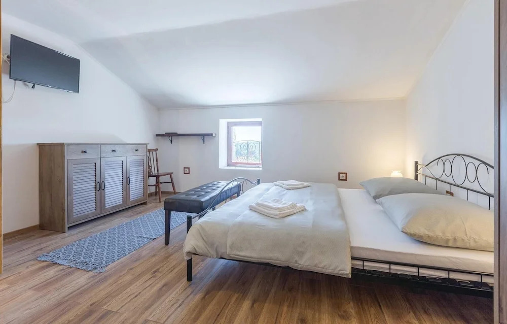 2 Bedroom Beautiful Home In Porec