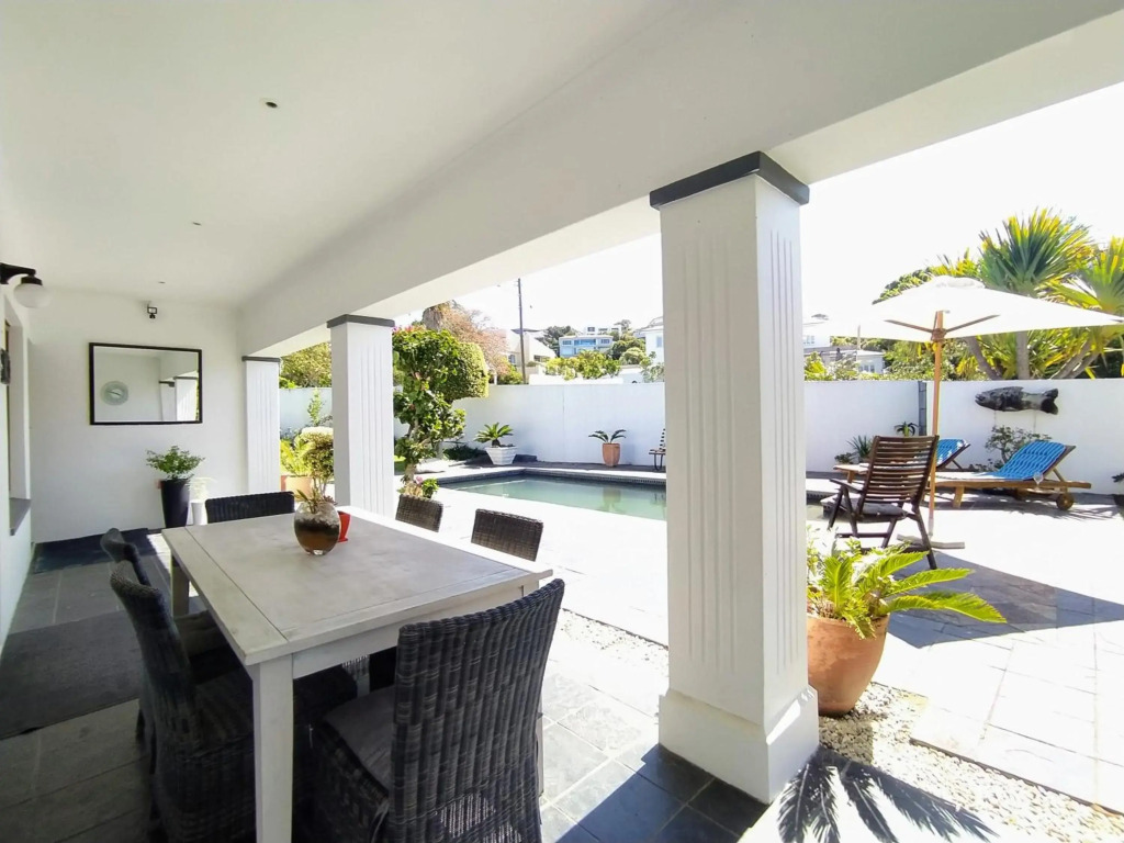 Villa Mintos - 4 bed 3 bath, Pool, 750m to Robberg 5 Beach