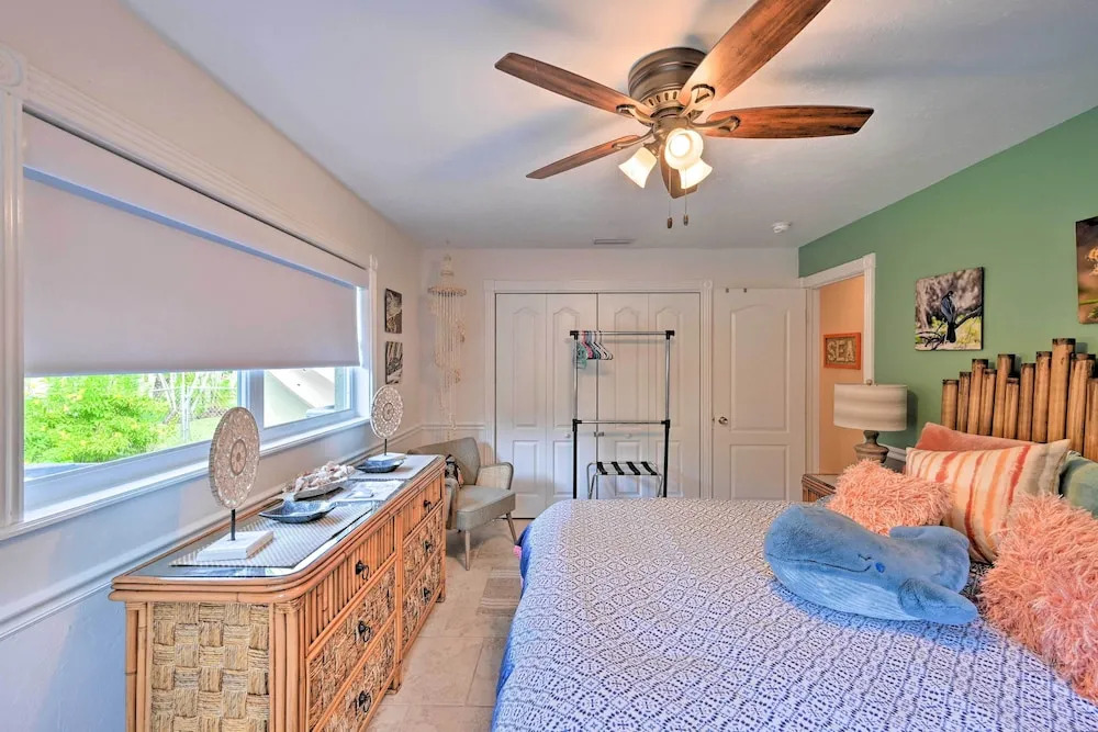 1 Mi to Dtwn: Sun-soaked Cape Coral Getaway!