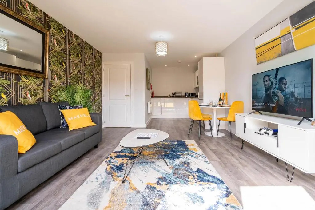 MAEVELA Apartments - Jungle Vibe Luxury City Centre 1 Bed Apartment - NEW BUILD - City Centre, Digbeth - ROOFTOP TERRACE - PS4 & Smart TV's