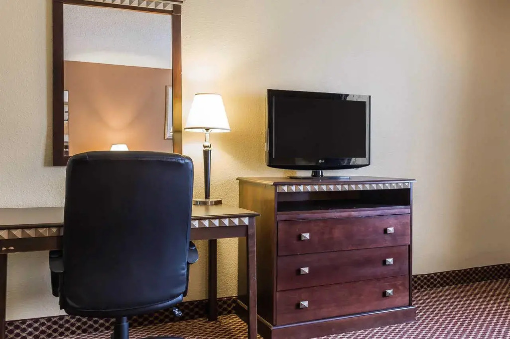 Quality Inn & Suites Bloomington I-55 and I-74