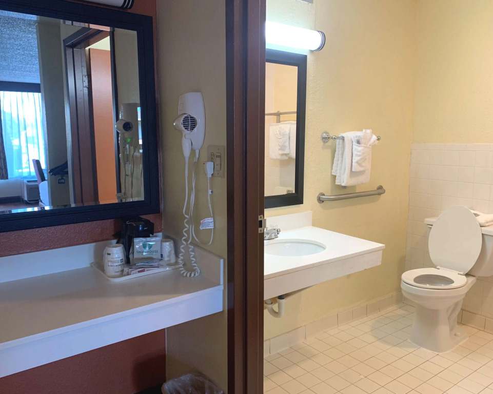 Отель Greenville Airport Inn