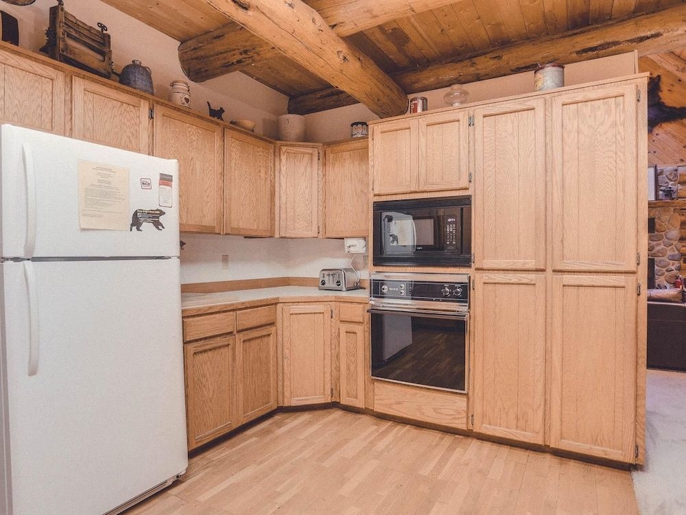 Bear Den Log Cabin