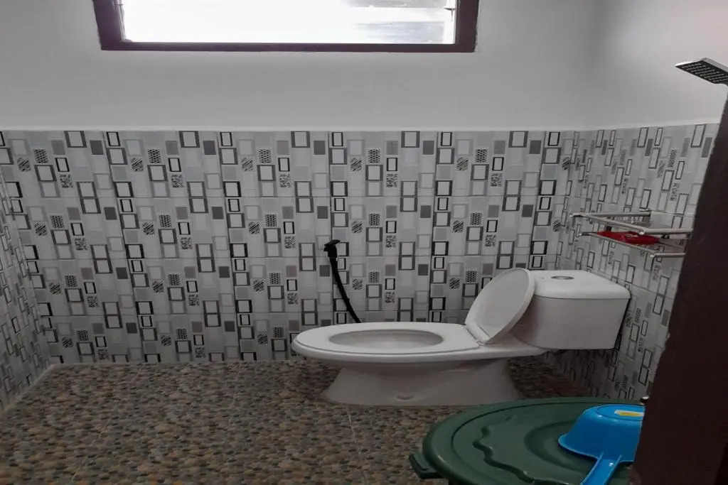 SPOT ON 91616 Kharisma Guest House