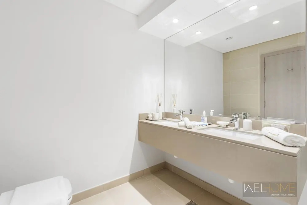WelHome - Apt Close to Yas Waterworld and Ferrari Circuits