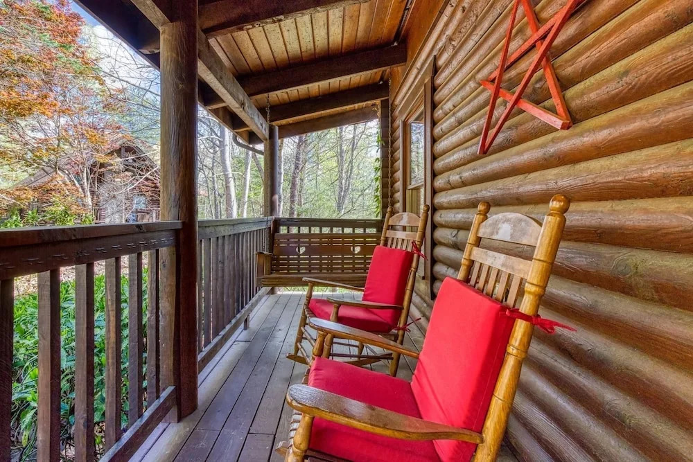 Er20 - Eagles Roost Great Location! - Close To Town! 4 Bedroom Cabin by RedAwning