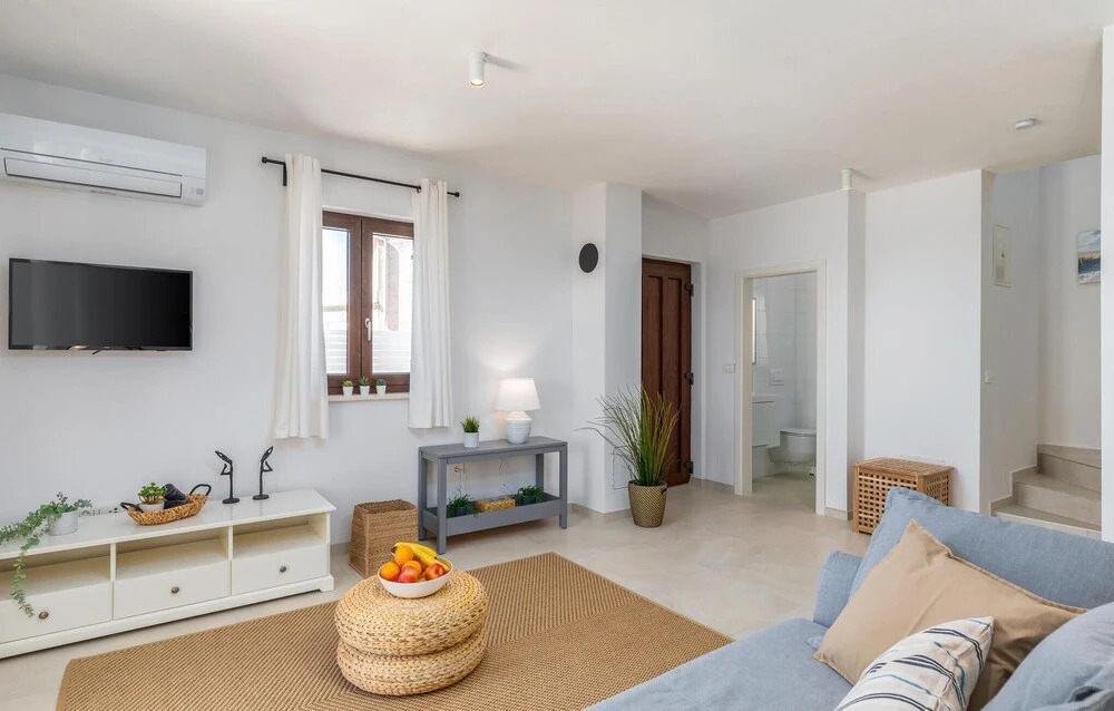 Awesome Home In Betiga