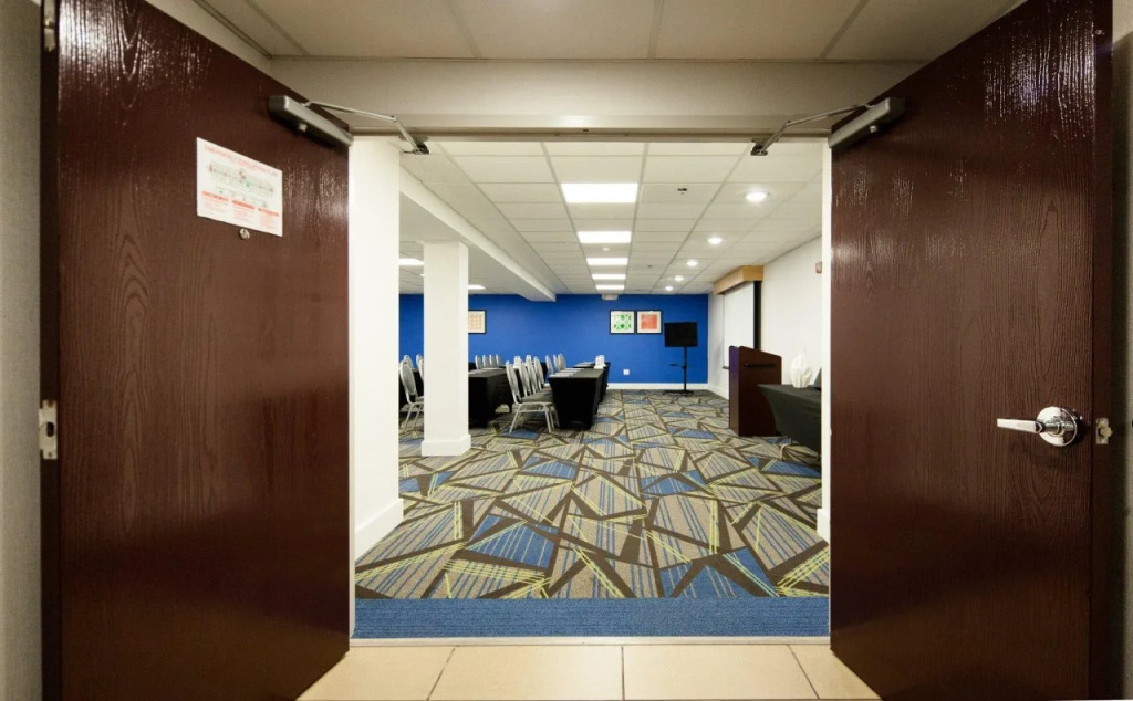 Holiday Inn Express Hotel & Suites Nashville Brentwood 65S