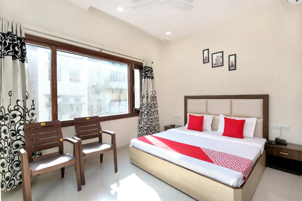 OYO 24501 Hotel Forever Inn