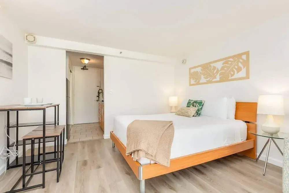 @marbella Lane - Stylish Island Stay w/ City Views