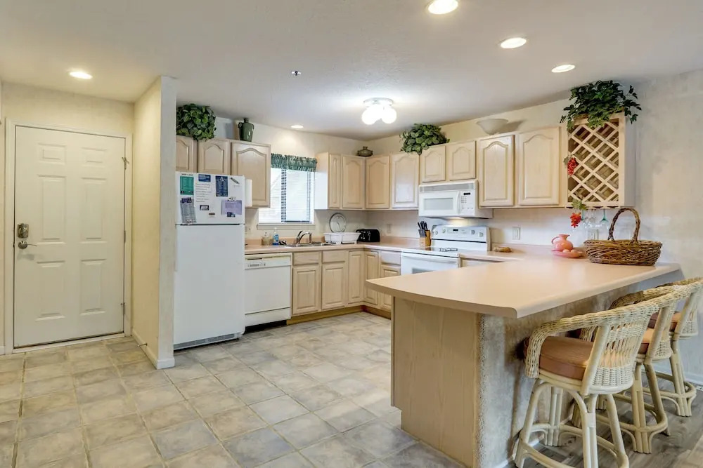 Tranquil Osage Beach Condo w/ Waterfront Decks!