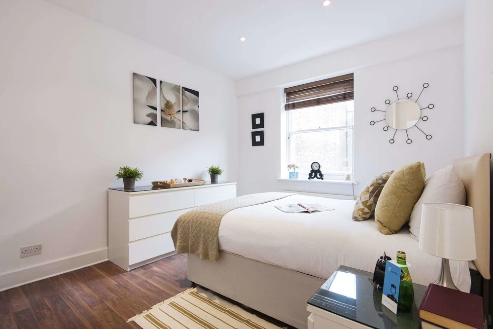 Stunning  Queensway Apartment - SGS
