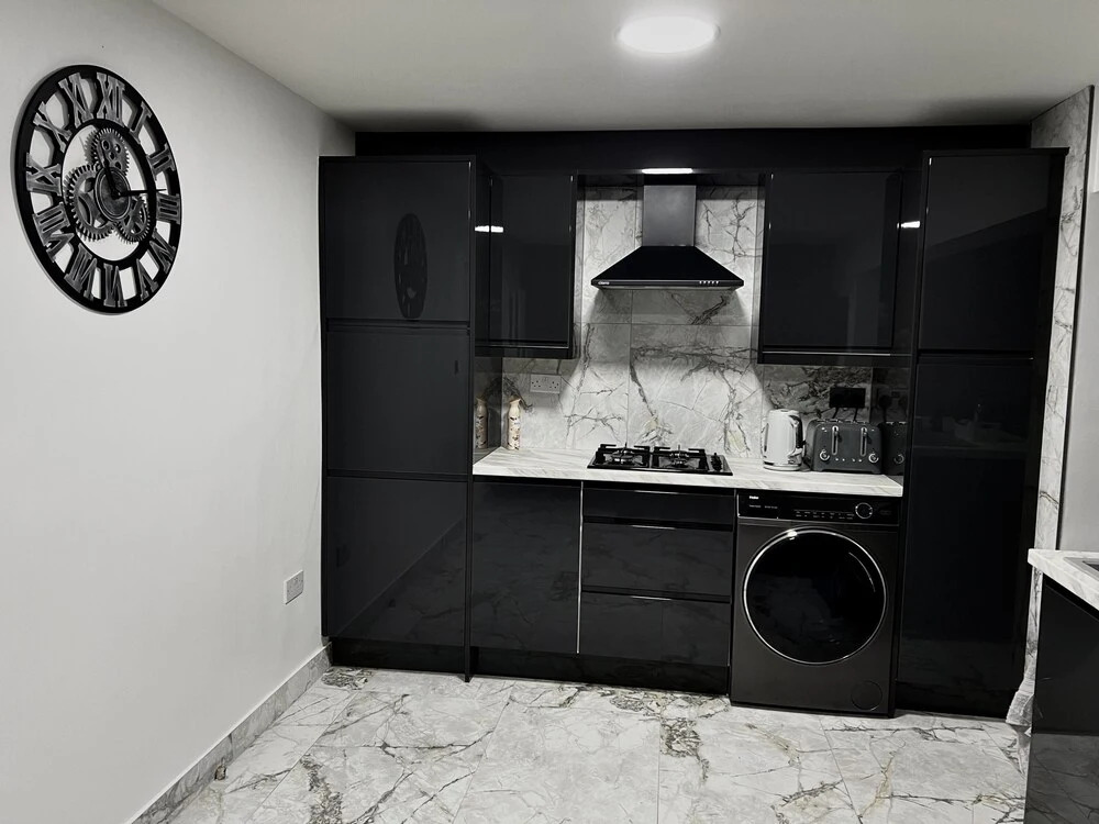 Penthouse Style Luxury 2 Bedroom House has Hot-Tub, extra fees apply