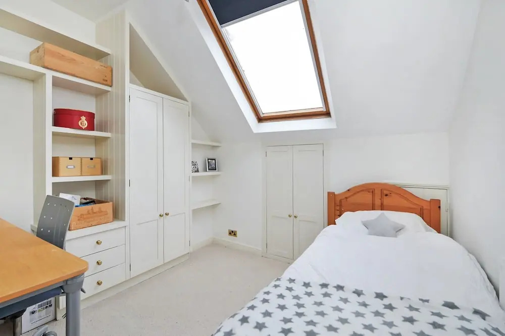 6 Bedroom Edwardian House in Bath