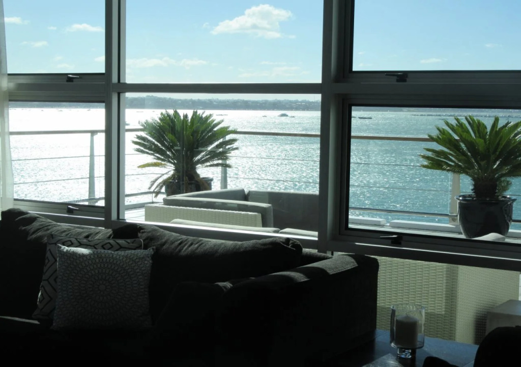 Spacious 3-Bed Waterfront Apartment