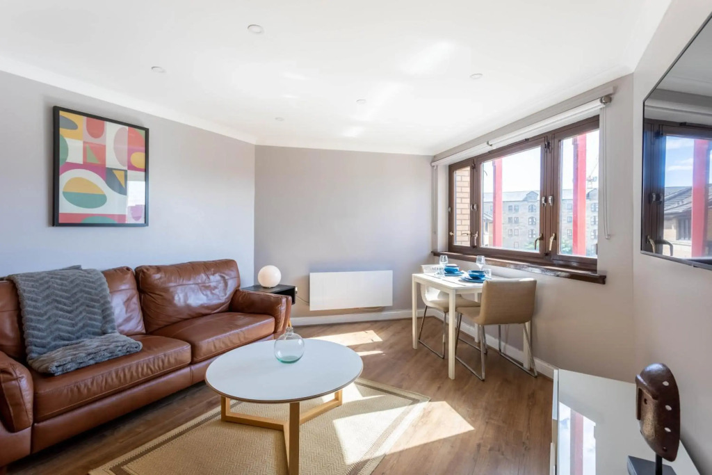 Stunning 1 Bed Merchant City Apartment with Parking