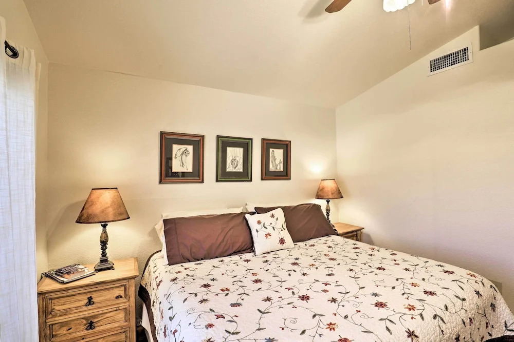 Tucson Area House w/ Pool Access & Mountain Views!